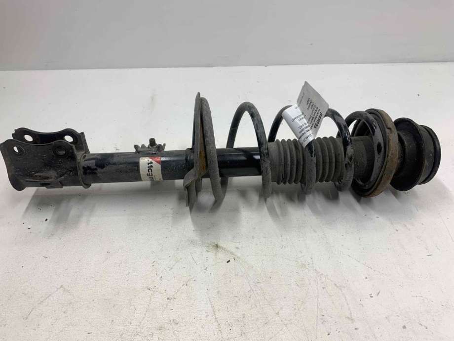 Fjærbein venstre foran til Suzuki Swift 2005-2010 (4160263J62|)
