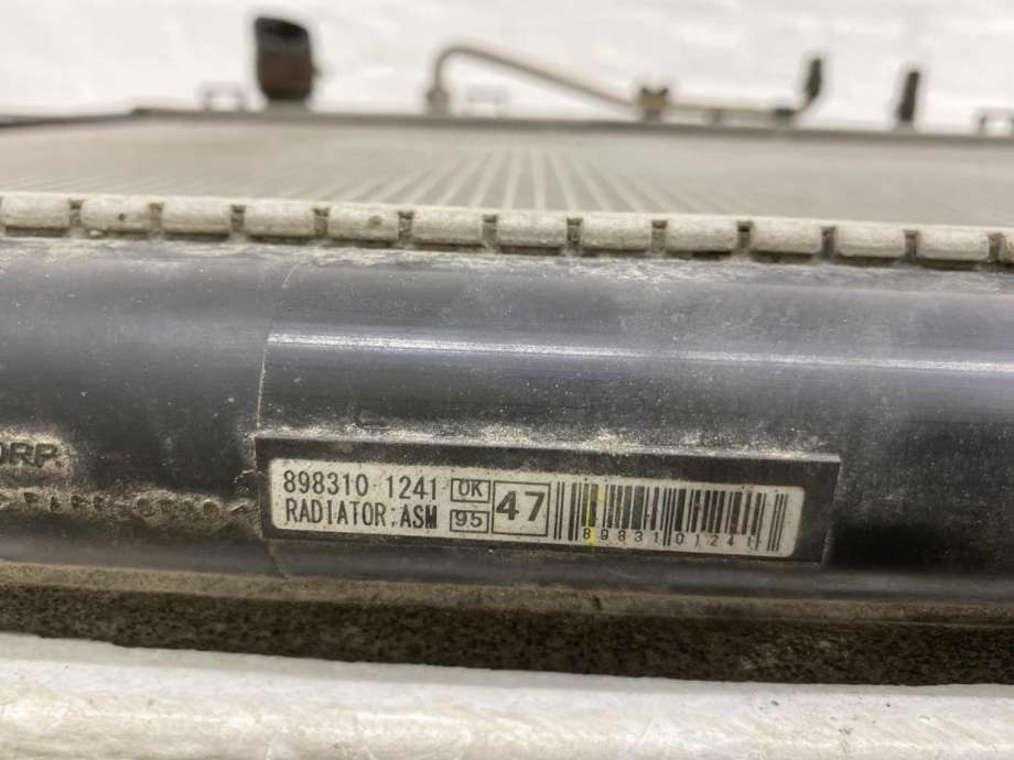 Radiator (automat gir) til Isuzu D-Max 2017-2020 (Type II, Fase 2)  (8-98335566-1|)