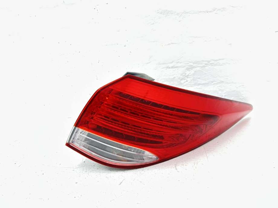 Baklykt høyre ytre til Hyundai i40, 2012-2017  (924203Z000)