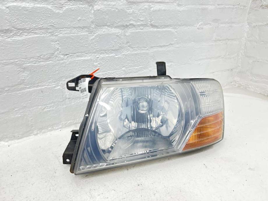 Frontlykt venstre halogen til Mitsubishi Pajero 2000-2006 (Type III) (MN133751|)