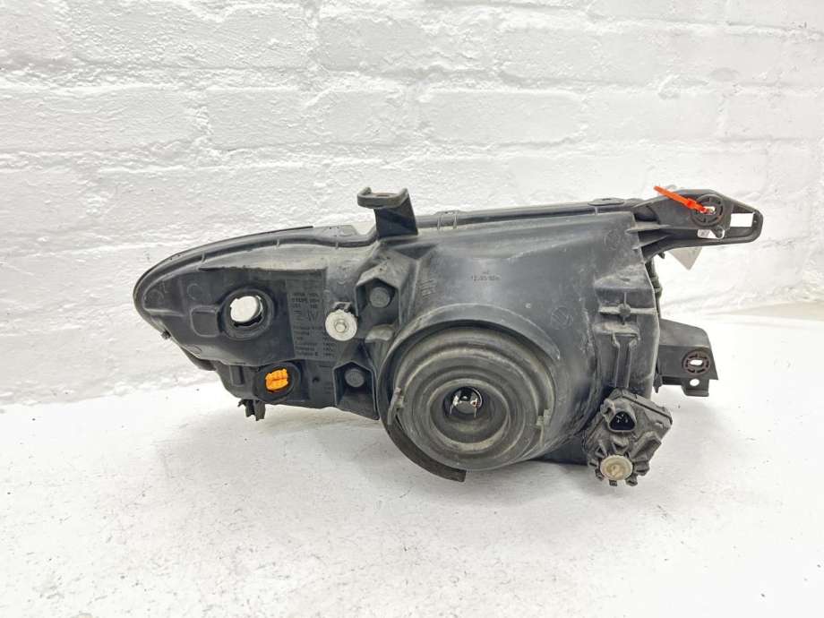 Frontlykt venstre halogen til Mitsubishi Pajero 2000-2006 (Type III) (MN133751|)