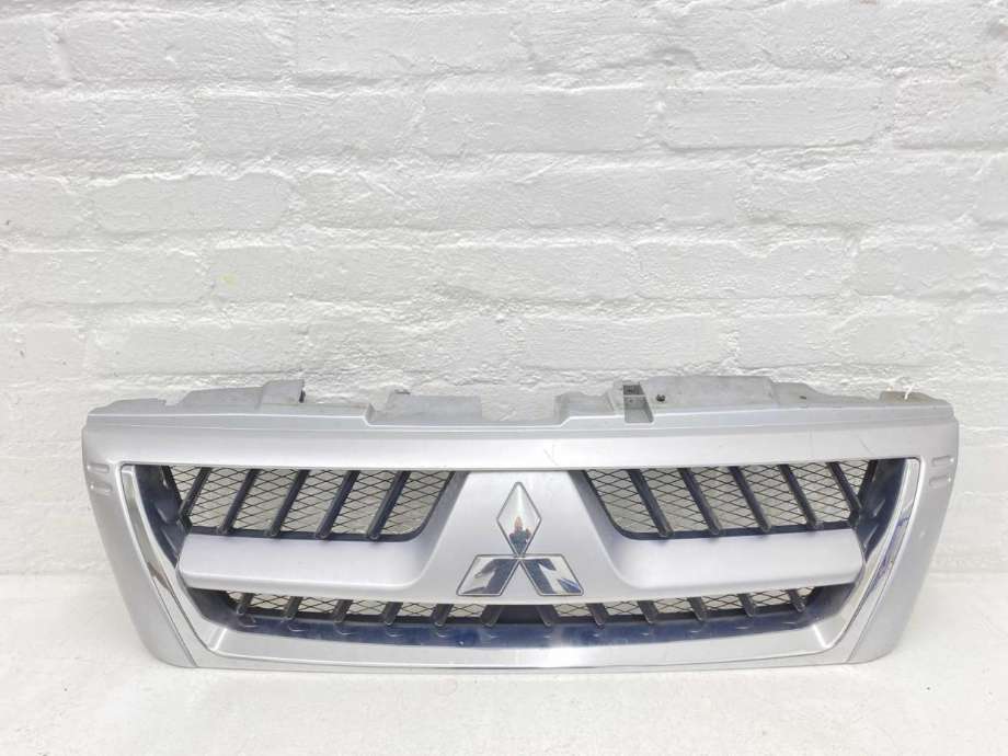 Grill til Mitsubishi Pajero 2000-2006 (Type III) (MN117202HB|)