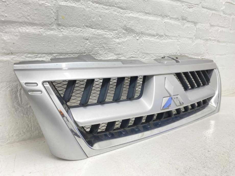 Grill til Mitsubishi Pajero 2000-2006 (Type III) (MN117202HB|)