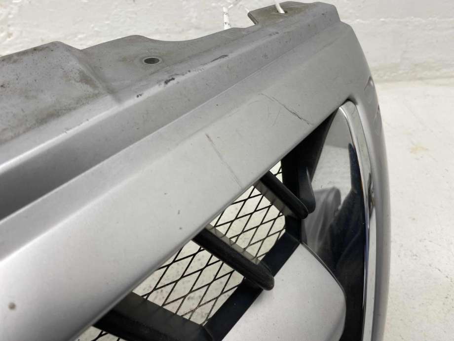 Grill til Mitsubishi Pajero 2000-2006 (Type III) (MN117202HB|)