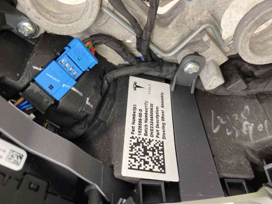 Ratt til Tesla Model Y 2021-2024 (Type I)  (2092566-00-A|)