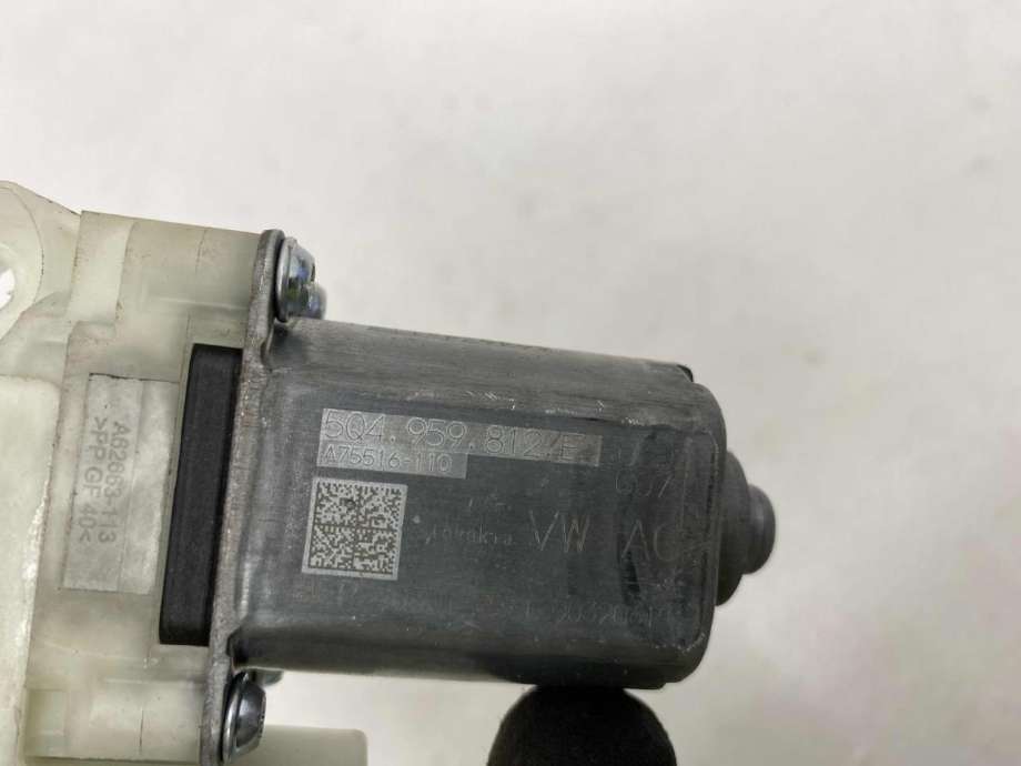 Ruteheis, kun motor, venstre bak til VW Passat 2015-2019 (Fase 1) (B8) (B8) (5Q4 959 812 E|)