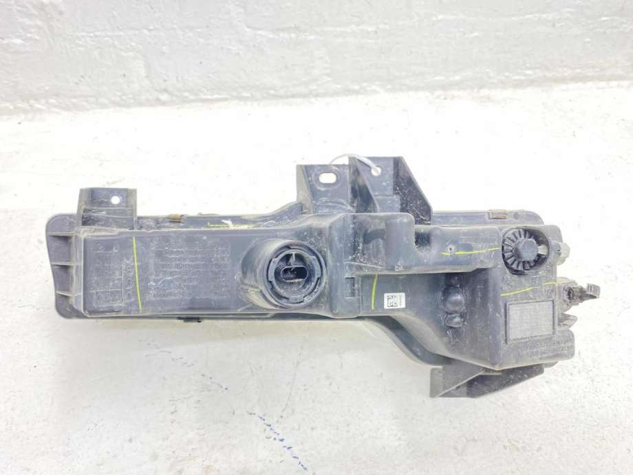Tåkelykt venstre foran til Tesla Model 3 2018-2023 (Fase 1)  (1077395-00-D|)