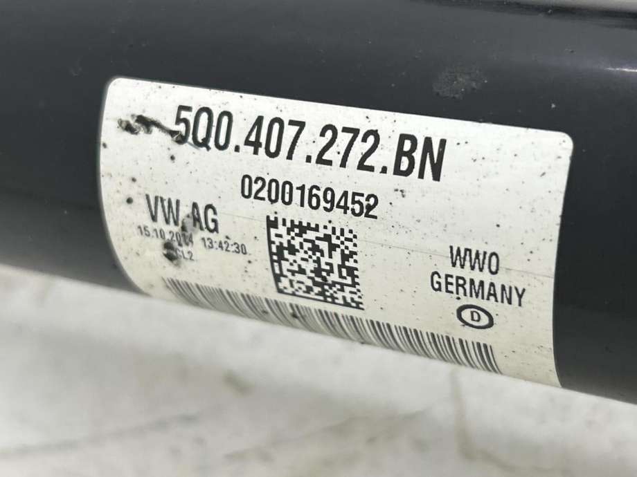 Drivaksel høyre foran, diesel/automat til VW Golf Sportsvan 2014-2018  (5Q0 407 272 BN|)