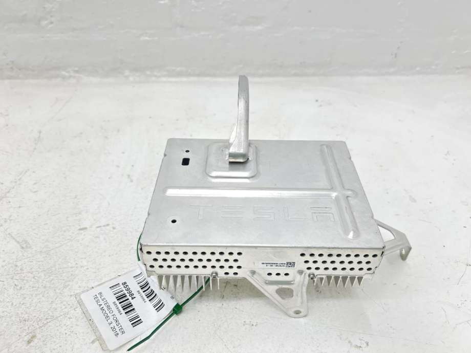 Bilstereo forsterker til Tesla Model 3 2018-2023 (Fase 1) (1079748-00-F|)