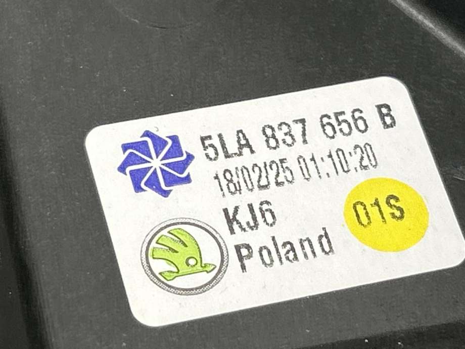 Ruteheis høyre foran til Škoda Enyaq 2021-->> (5LA 837 462 A|)