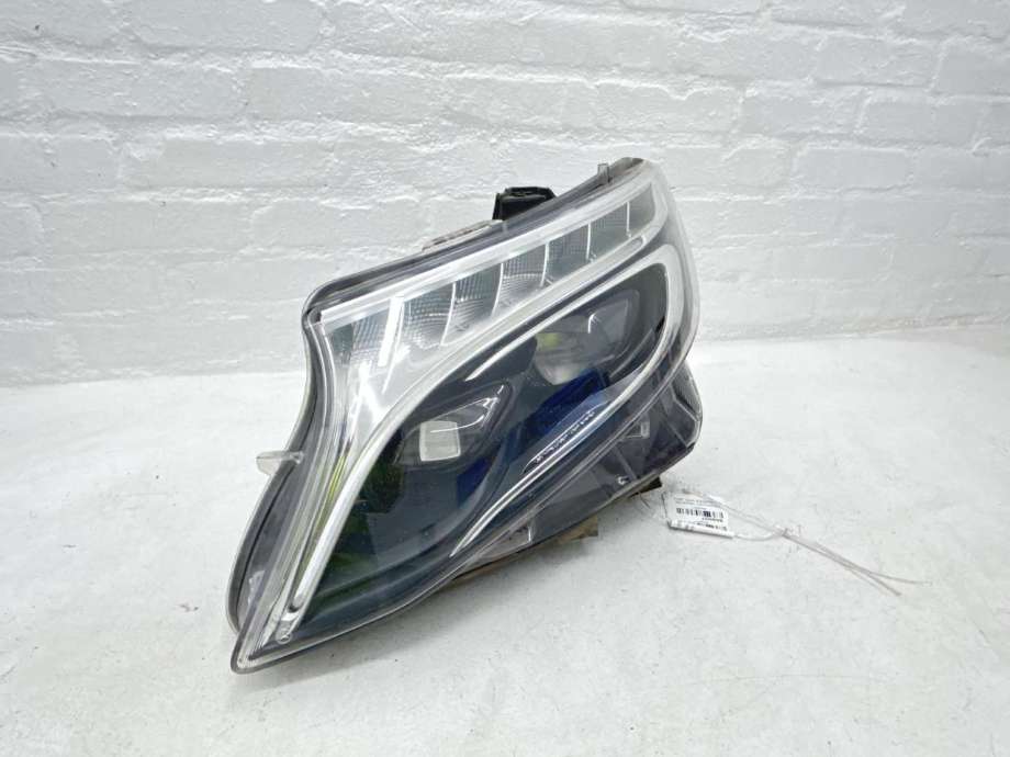 Frontlykt venstre full-LED til Mercedes Vito 2014-->> (W447) (W447) (A 447 906 18 01|)
