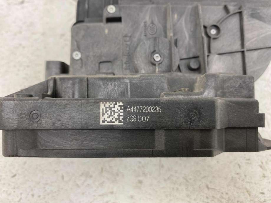 Låsekasse høyre foran til Mercedes Vito 2014-->> (W447) (W447) (A 447 720 02 35|)