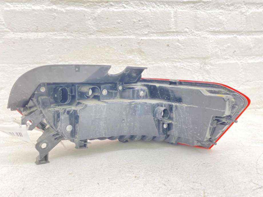 Baklykt venstre ytre til VW ID.3 2020-->> (10A 945 207 G|10A 945 207 E|)