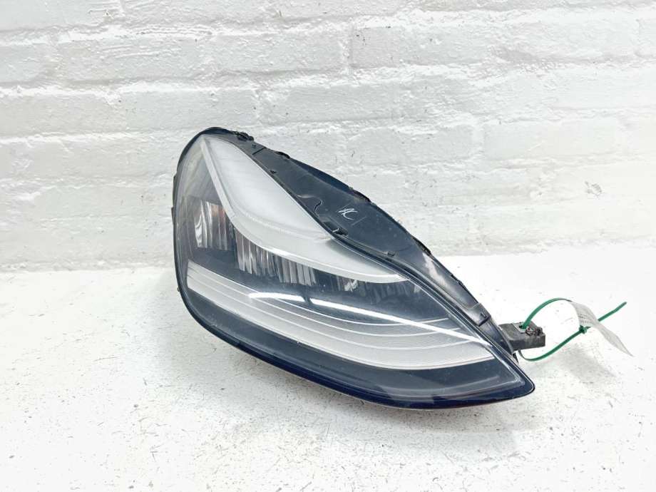Frontlykt høyre full-LED til Tesla Model 3, 2018-2023 (Fase 1) (1077376-00-C)