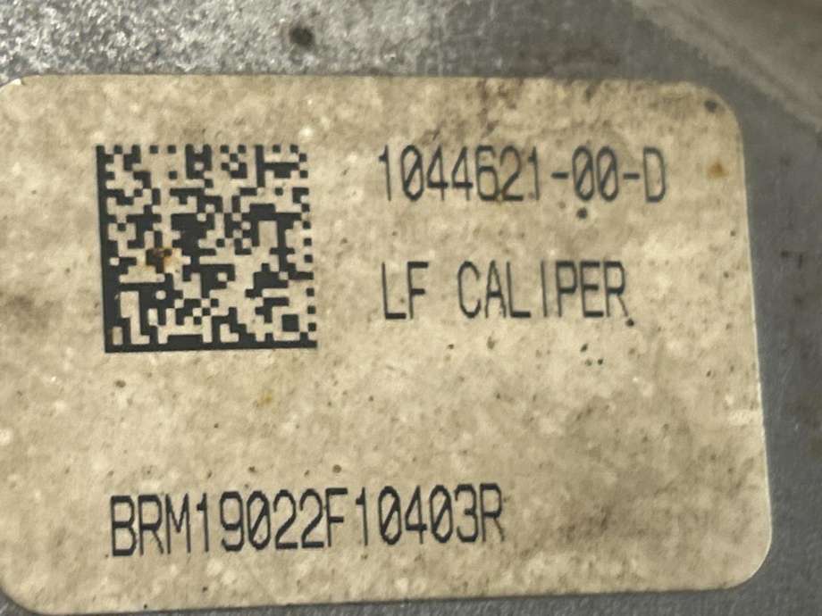 Bremsecaliper venstre foran til Tesla Model 3 2018-2023 (Fase 1)  (1044621-00-D|)