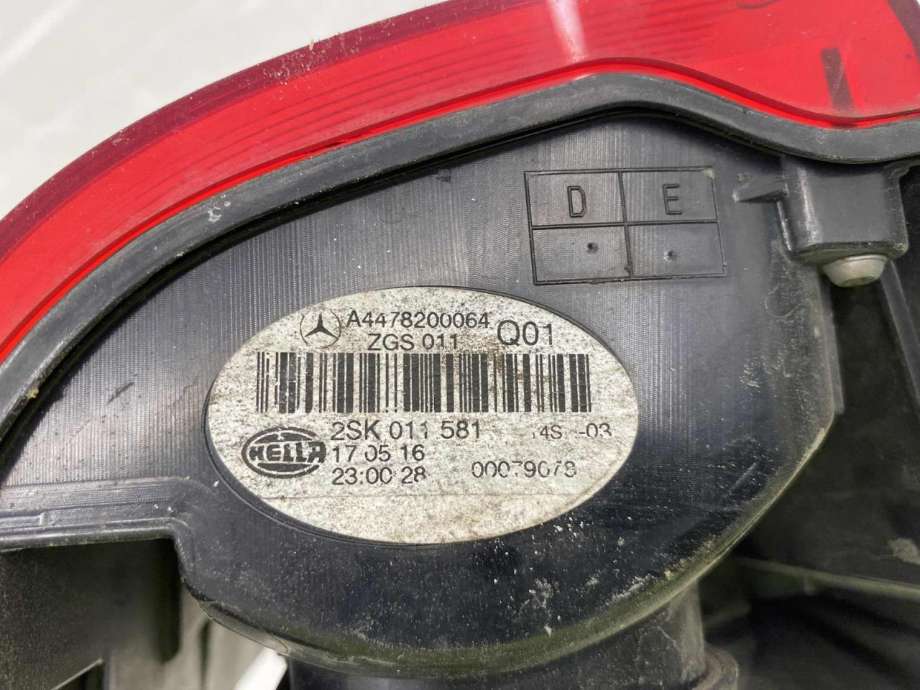 Baklykt venstre til Mercedes Vito 2014-->> (W447) (W447) (A 447 820 01 64|A 447 820 00 64|)