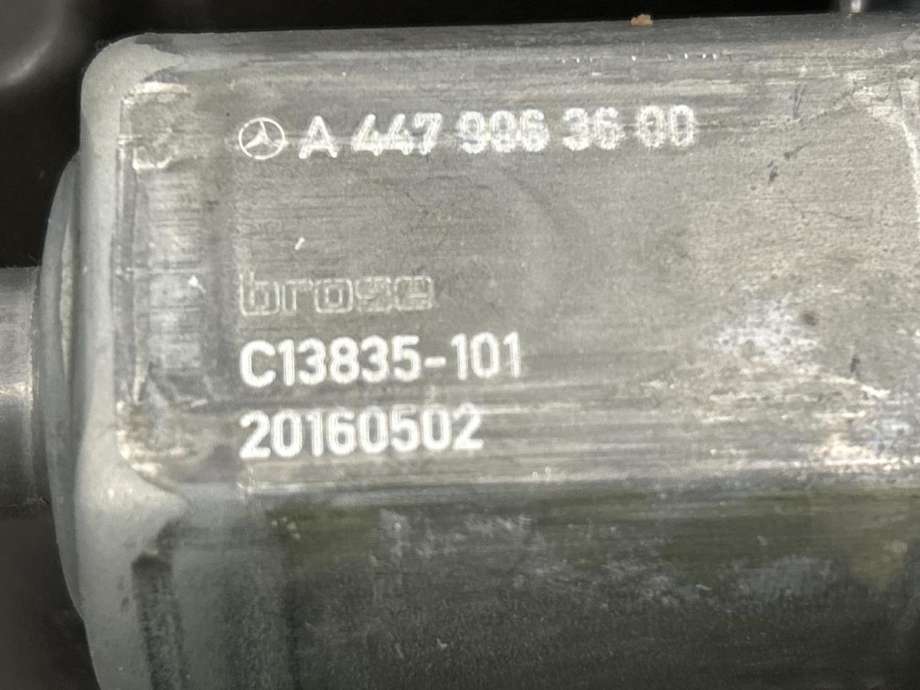 Ruteheis høyre foran til Mercedes Vito 2014-->> (W447) (W447) (A 447 720 40 00|)