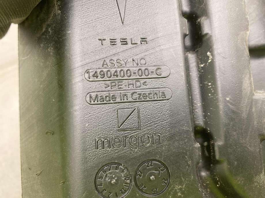 Spylertank til Tesla Model Y 2021-2024 (Type I) (1490400-00-C|)