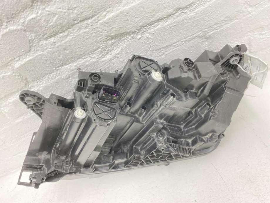Frontlykt høyre full-LED til Škoda Enyaq 2021-->>  (5LB 941 018 A|)