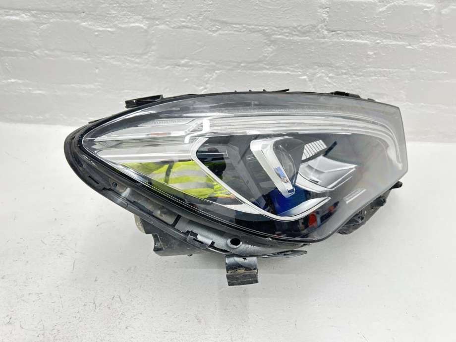 Frontlykt høyre full-LED til Mercedes CLA 2013-2019 (C117) (C117) (A 117 906 99 00|)