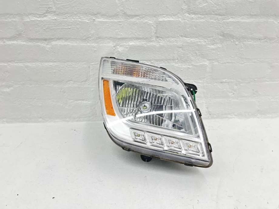 Frontlykt høyre halogen til Maxus EV80, 2019-->>  (C00118661)