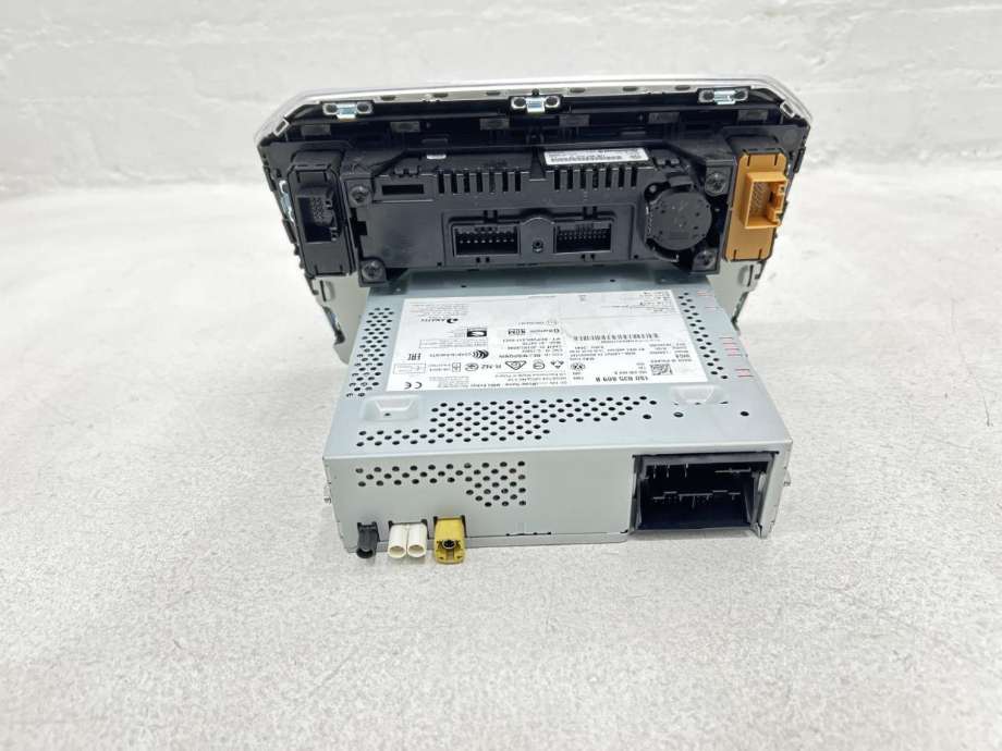Bilstereo navigasjon til VW E-Up 2019-->> (1S0 035 869 B|1S0 035 869 B TAI|)