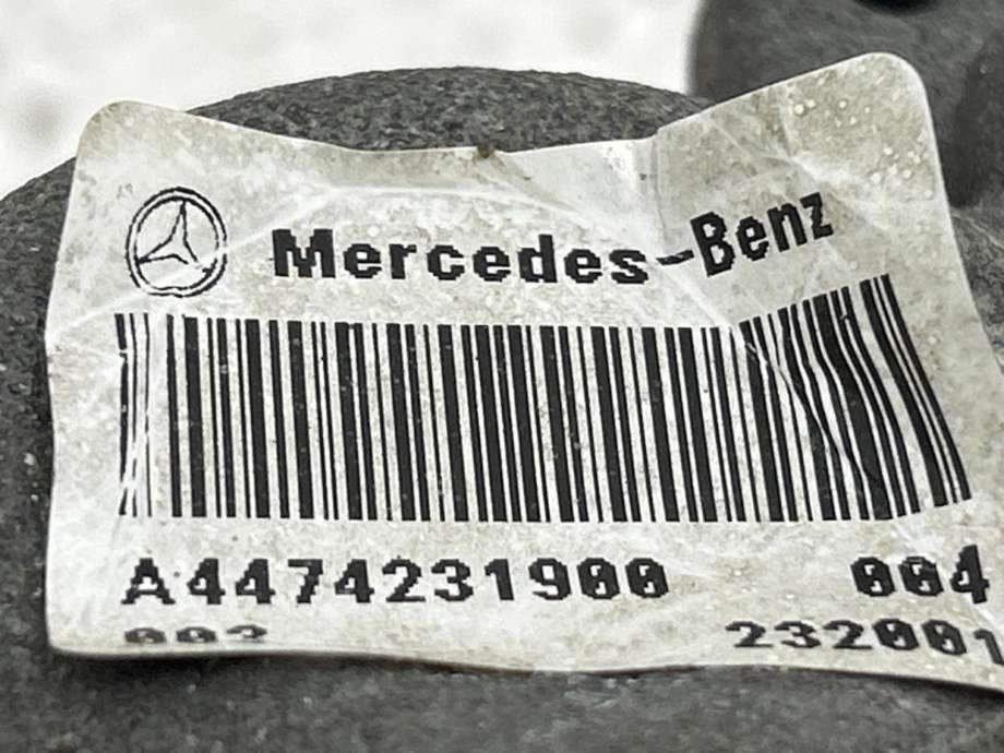 Bremsecaliper høyre bak til Mercedes EQV 2020-->> (W447) (W447) (A 447 420 81 00|)