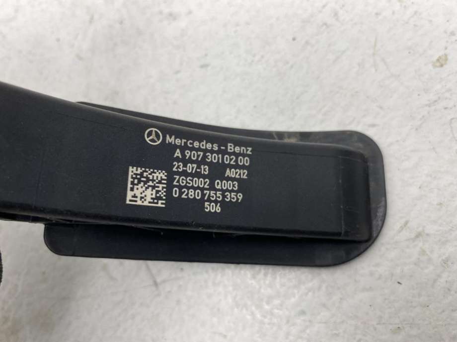 Pedal gass til Mercedes EQV 2020-->> (W447) (W447) (A 907 301 02 00|)