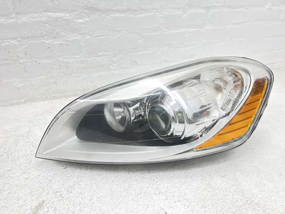Frontlykt venstre xenon til Volvo XC60, 2008-2013 (Type I, Fase 1) (31420679)