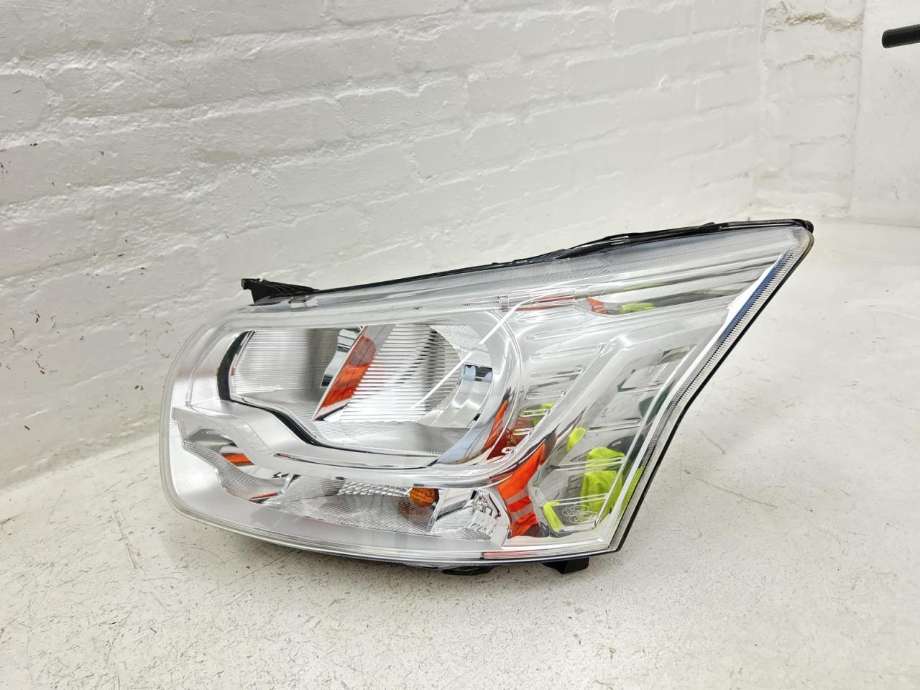 Frontlykt venstre halogen til Ford Transit 2014-->> (2639546|BK31 13D153 BH|)