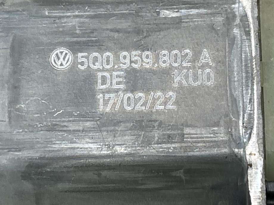Ruteheis, kun motor, høyre bak til Škoda Superb 2015-->> (Type III) (5Q0 959 802 A|)