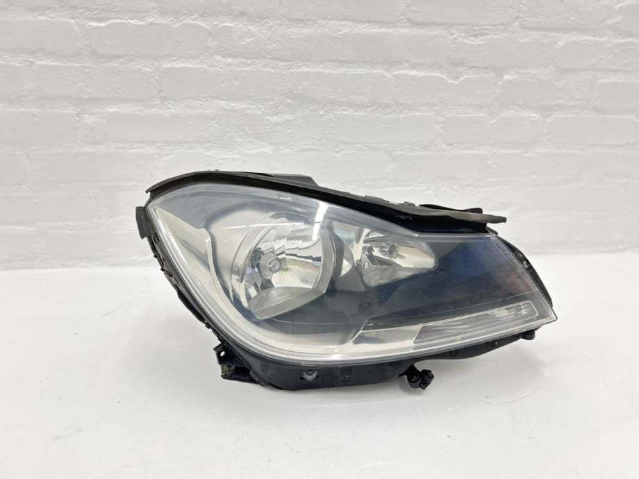 Frontlykt høyre halogen til Mercedes C-Klasse, 2011-2014 (Fase 2) (W204) (W204) (A 204 820 96 59)