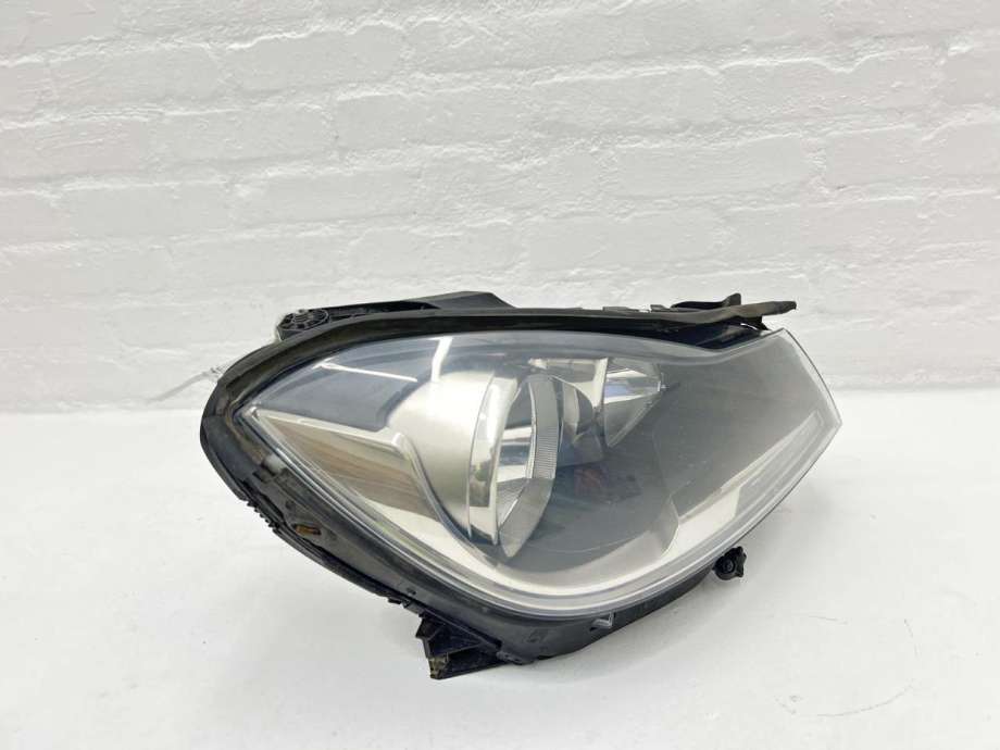 Frontlykt høyre halogen til Mercedes C-Klasse 2011-2014 (Fase 2) (W204) (W204) (A 204 820 96 59|)