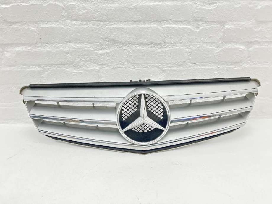 Grill til Mercedes C-Klasse, 2011-2014 (Fase 2) (W204) (W204) (A 204 880 00 23)
