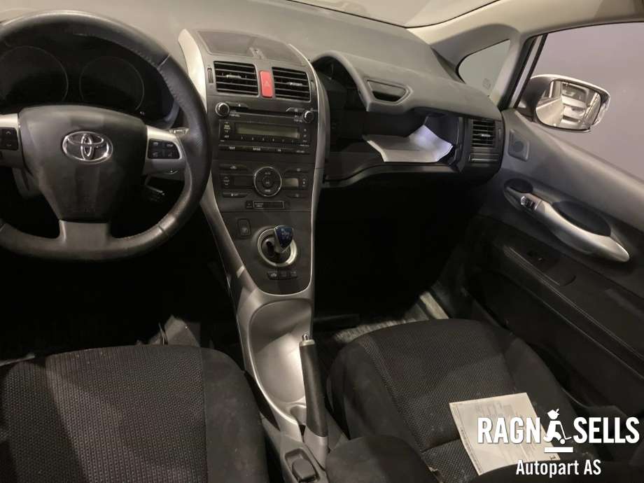 Toyota Auris 2010-2012 (Type I, Fase 2) , Motorkode: 2ZR-FXE, Girkassekode: 