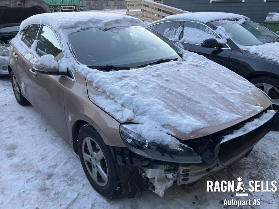 Volvo V40 2012-2019 , Motorkode: D4162T, Girkassekode: 