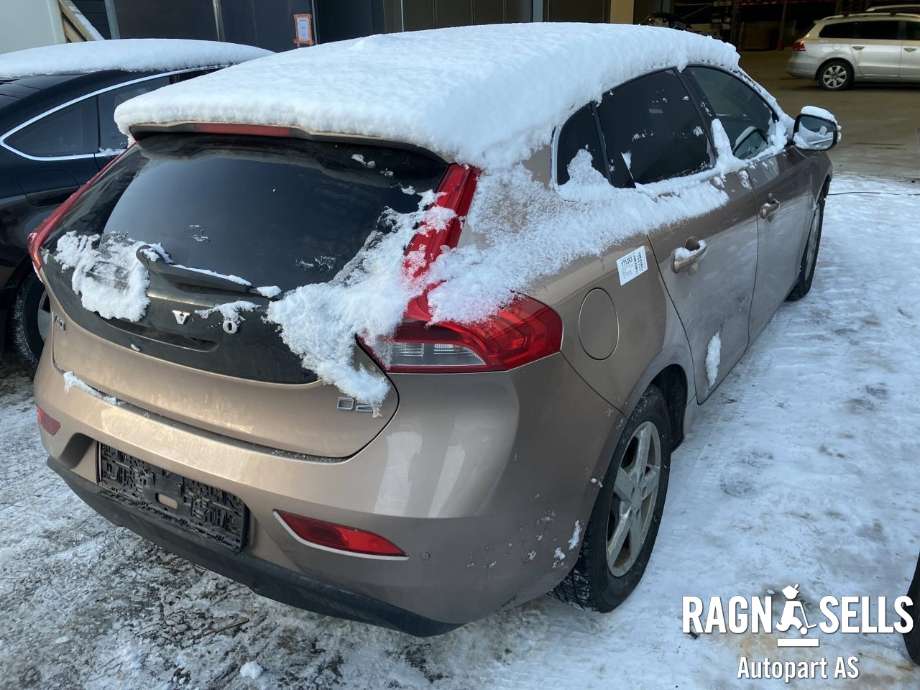 Volvo V40 2012-2019 , Motorkode: D4162T, Girkassekode: 