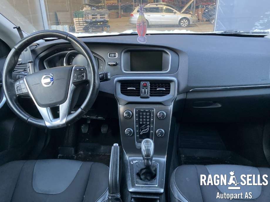 Volvo V40 2012-2019 , Motorkode: D4162T, Girkassekode: 