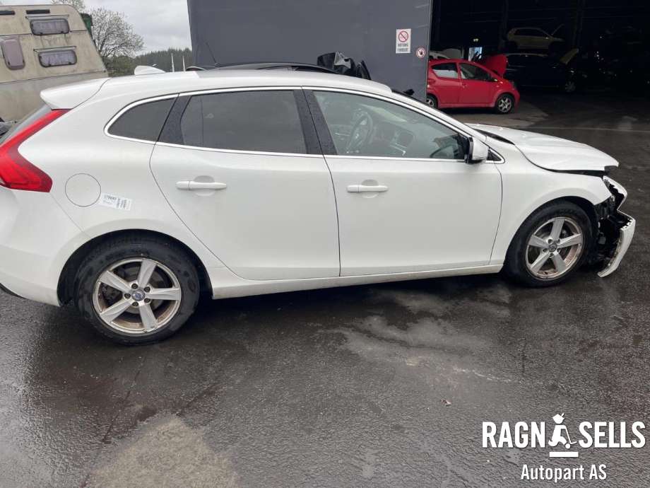 Volvo V40 2012-2019 , Motorkode: D4162T, Girkassekode: 