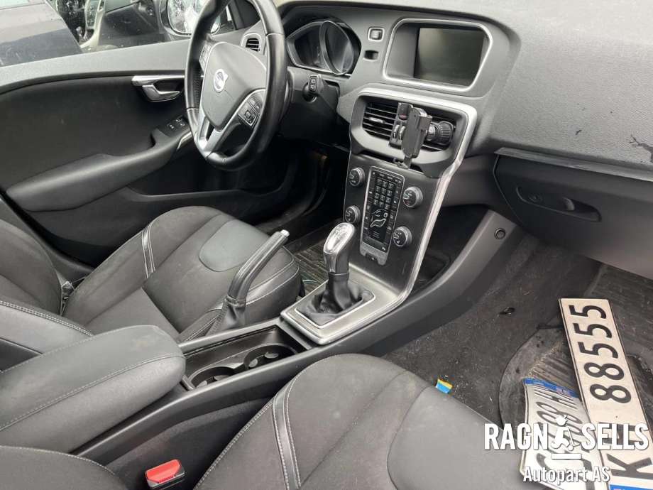 Volvo V40 2012-2019 , Motorkode: D4162T, Girkassekode: 