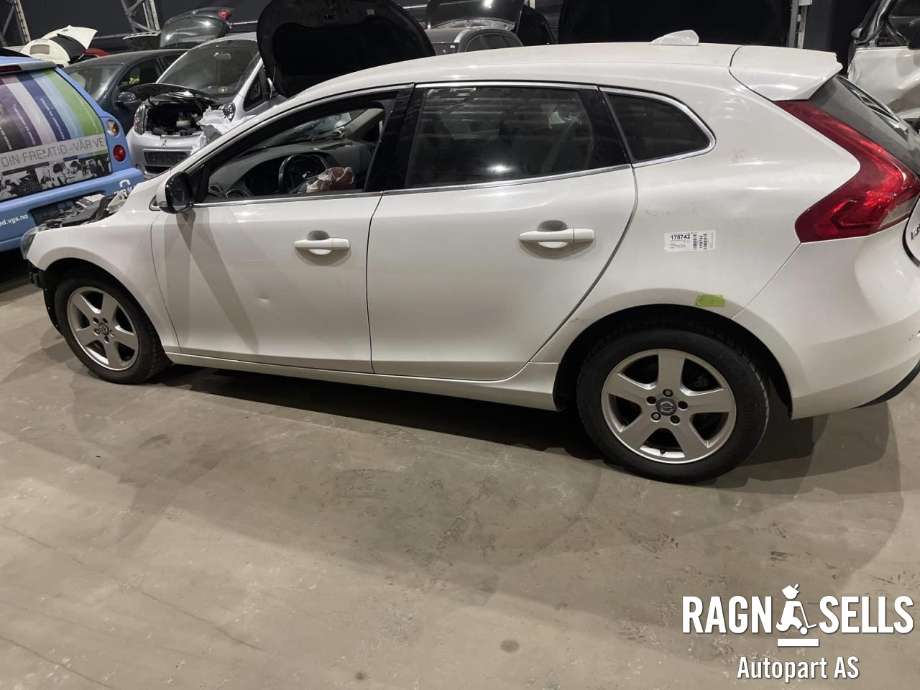 Volvo V40 2012-2019 , Motorkode: D4162T, Girkassekode: 