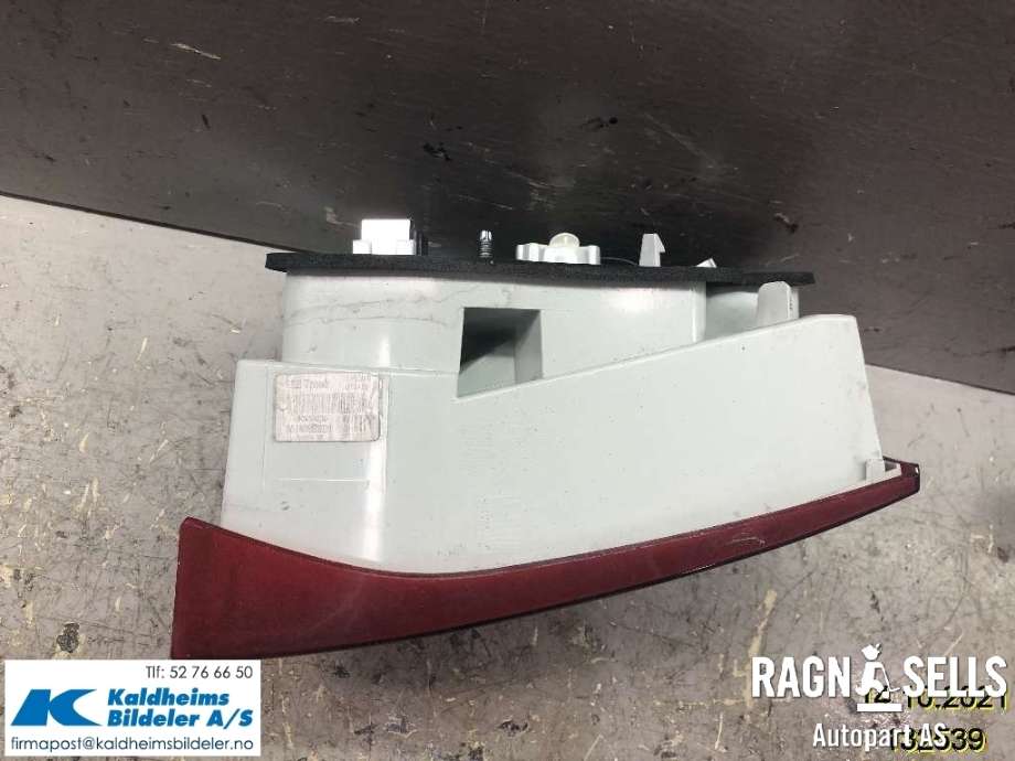 Baklykt venstre indre til Peugeot 308 2013-2021 (Type II)  (9678098080|96 780 980 80)