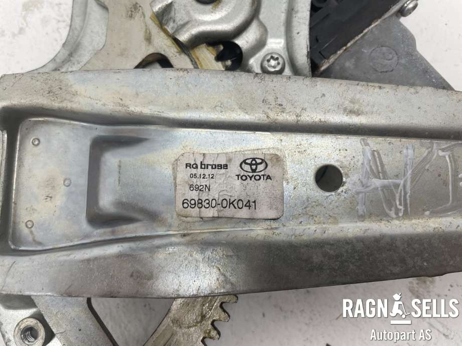 Ruteheis høyre bak til Toyota Hilux 2012-2016  (698300K041|)