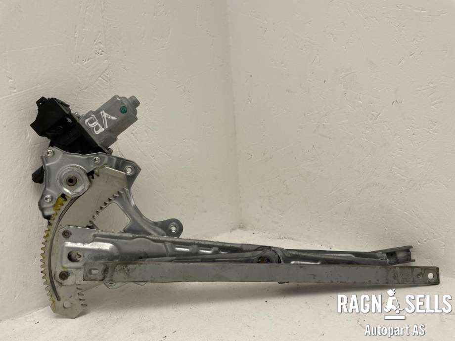 Ruteheis venstre bak til Nissan Navara 2016-->> (D23) (D23) (827014JG0C|827313SB0B|)