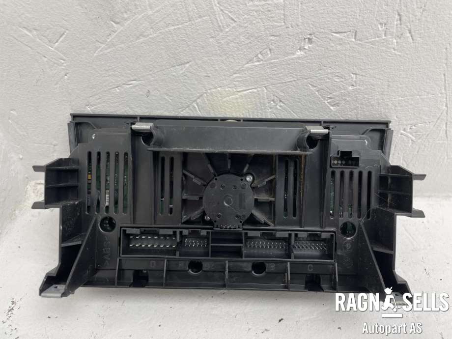 Varmeapparat betjening til Audi Q3 2011-2014 (Type I, Fase 1)  (CONTINENTAL|8U0 820 043 C|A2C53408517)