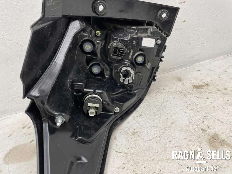 Baklykt høyre til Mazda 2 2020-->> (Type III, Fase 2)  (KOITO|V356/015R|)