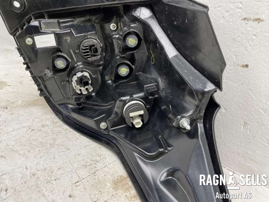 Baklykt venstre til Mazda 2 2020-->> (Type III, Fase 2)  (KOITO|V356/015L|)