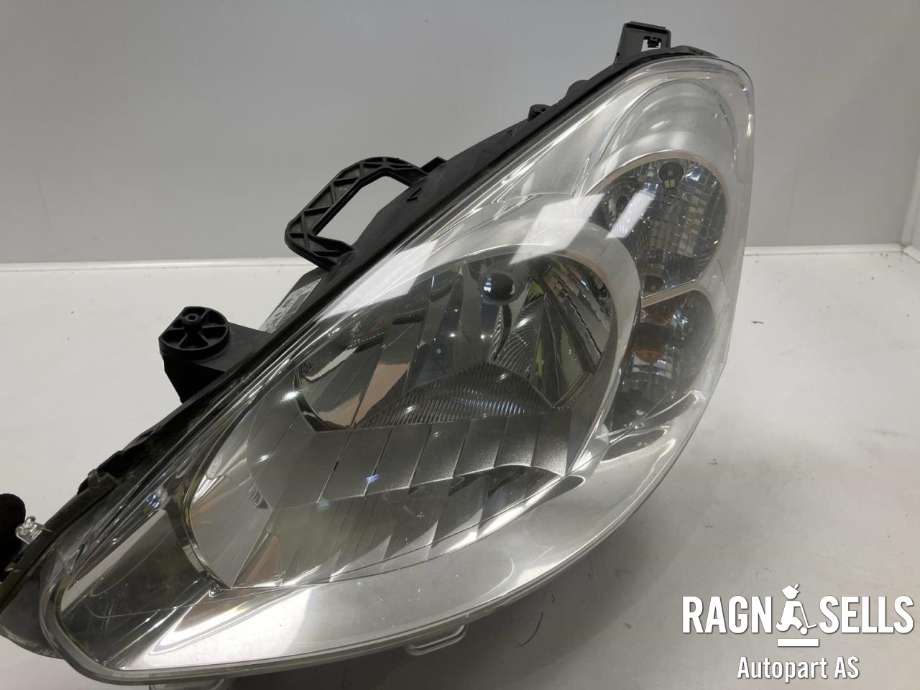 Frontlykt venstre halogen til Peugeot Partner 2008-2015 (Type II, Fase 1) (9677202480|)