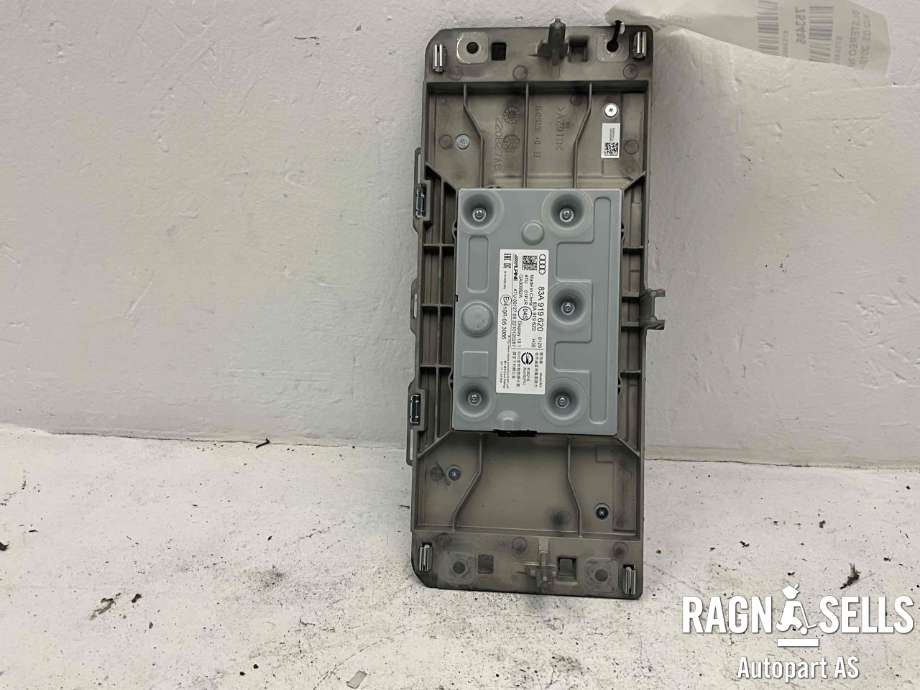 Bilstereo navigasjon skjerm til Audi Q3 2019-->> (Type II)  (83A 919 620|83A 919 620 A|)
