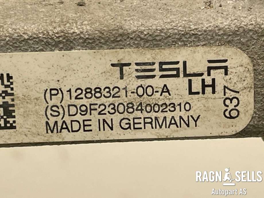 Bærebru venstre foran øvre til Tesla Model Y 2021-2024 (Type I)  (1288321-00-A|D9F23084002310|)